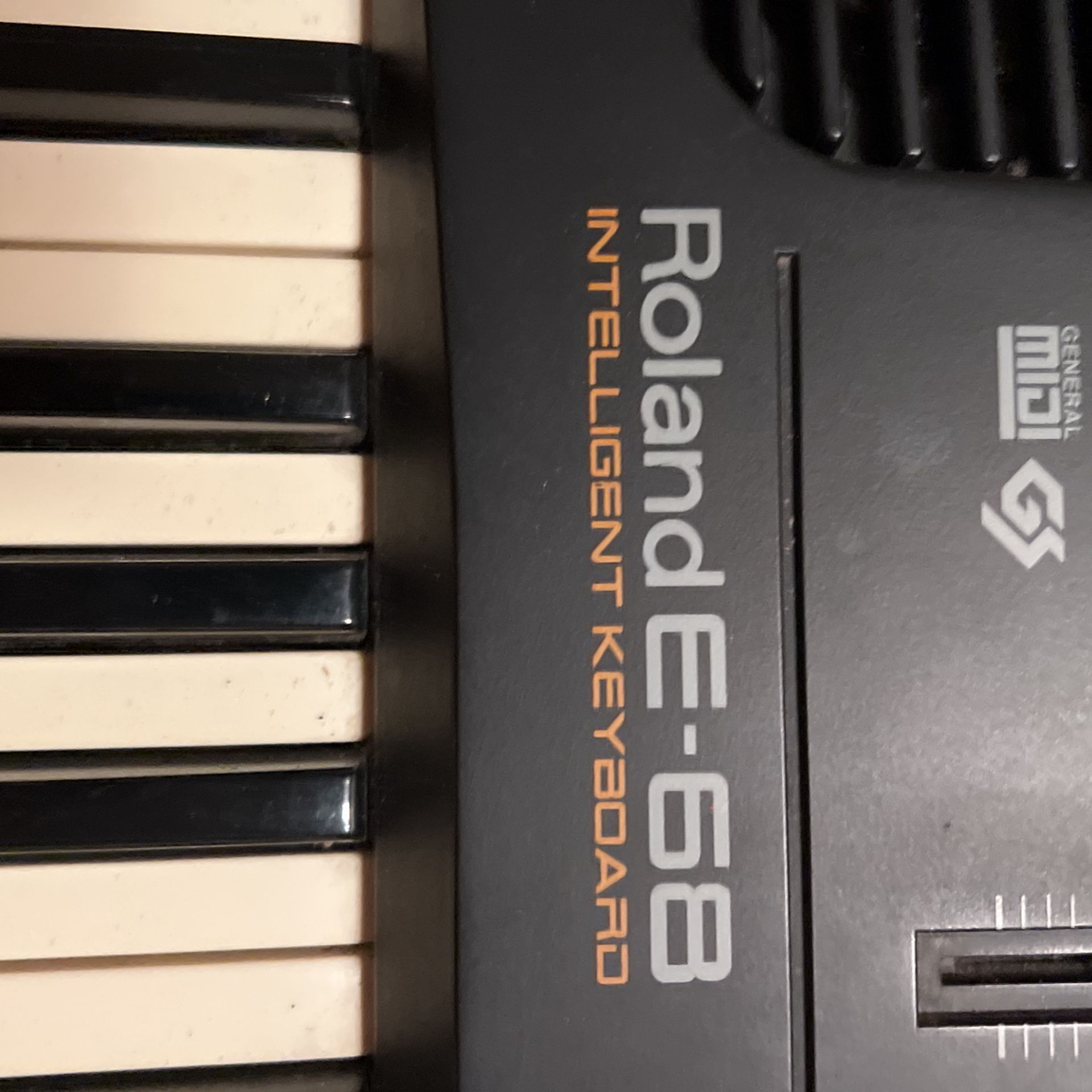 Keyboards Roland E-68
