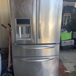 Refrigerator 