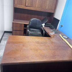 Free Accounting / Executive Office Desk