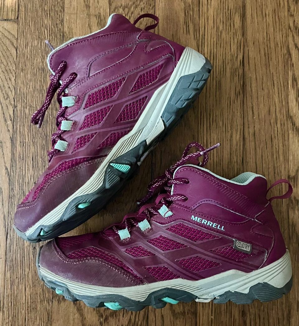 KIDS MERRELL HIKING BOOTS