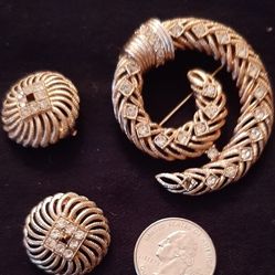 Vintage EC (Enid Collins)
 Brooch & clip earring set.