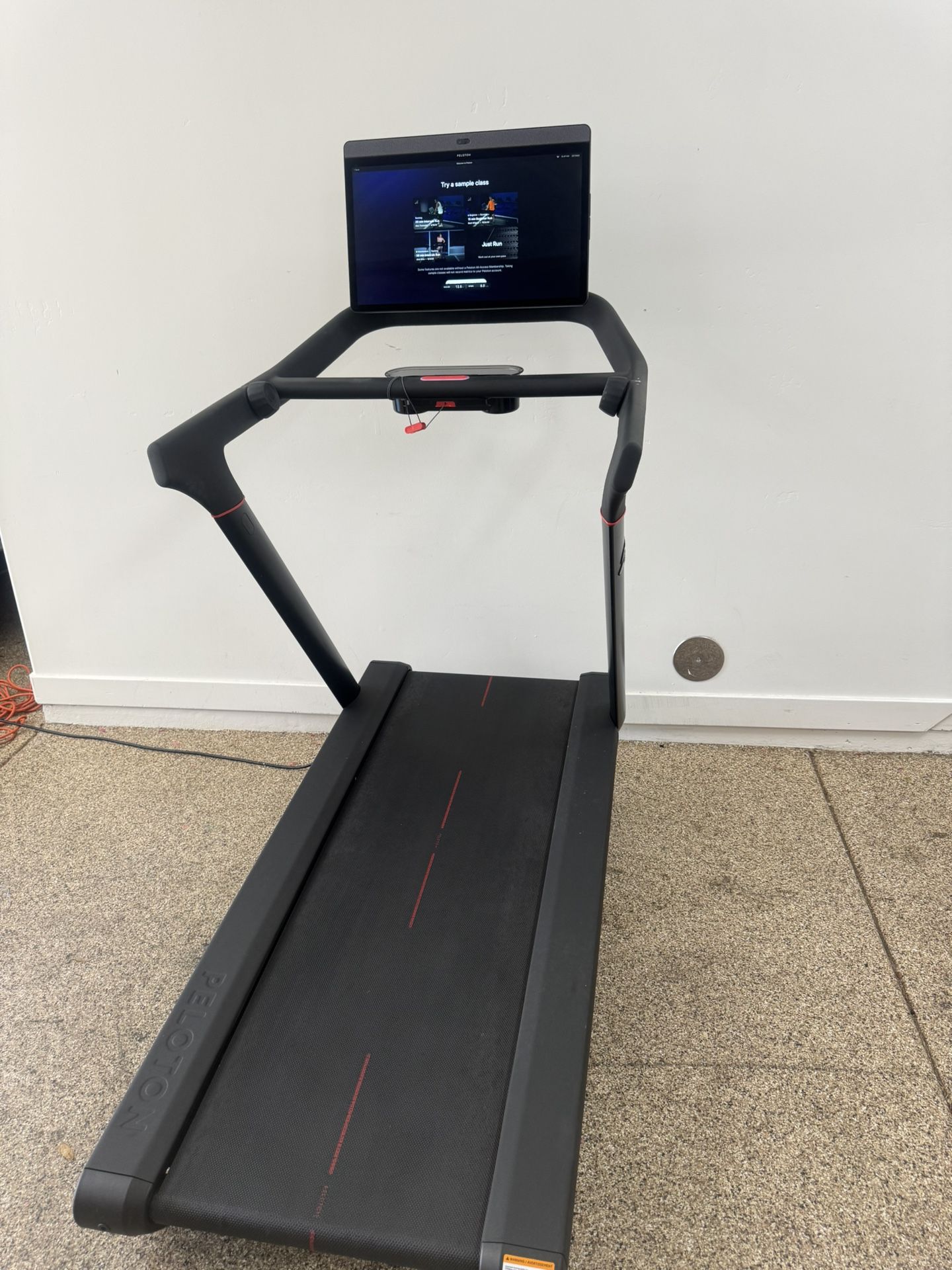 Peloton Treadmill W/ 24" Touchscreen 