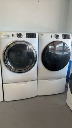GE WASHER AND ELECTRIC DRYER SET WITH FREE PEDESTALS