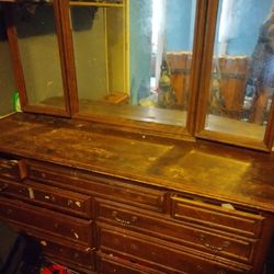 Dresser With Mirror 