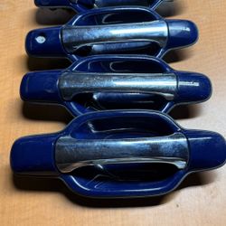 04-12 Chevy Colorado Door Handles