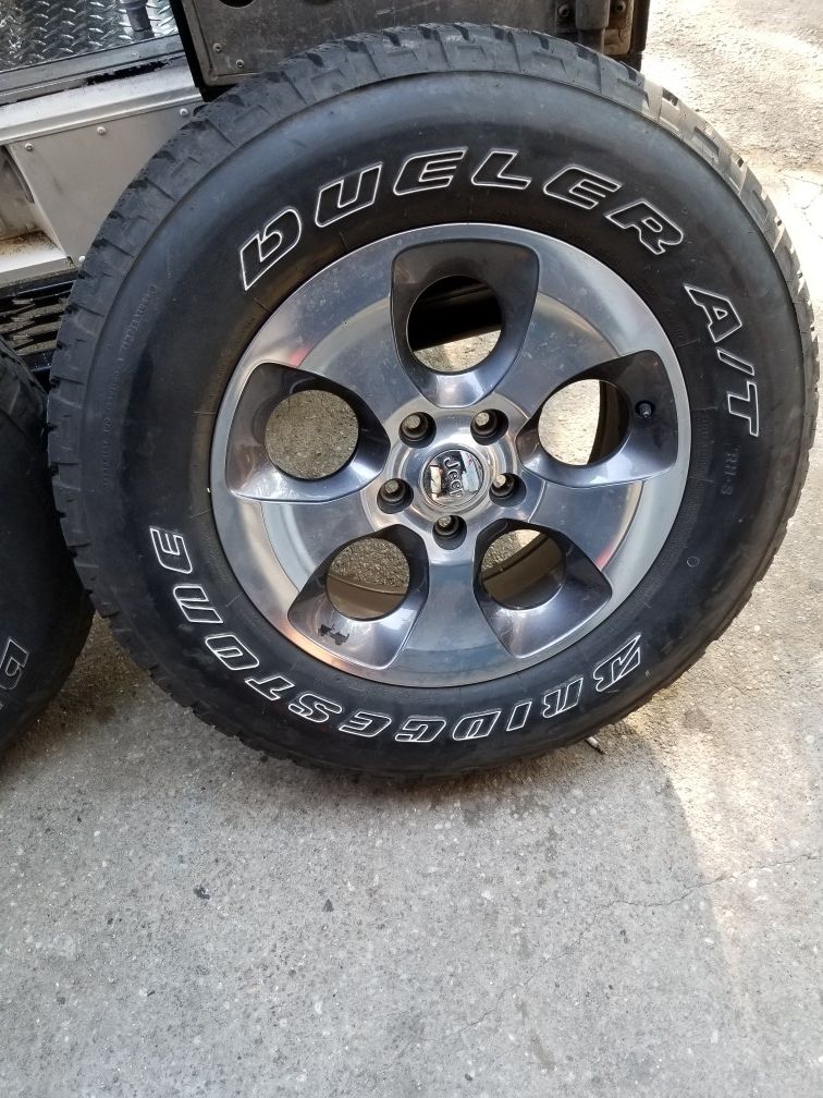 Wheels and tire jeep wrangler nice