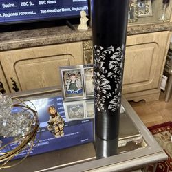 Big vase black and white like new
