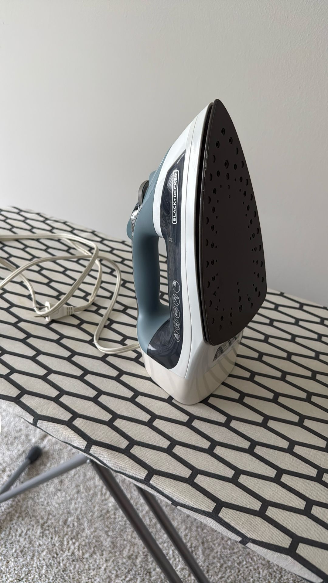 Steam iron And Ironing Board