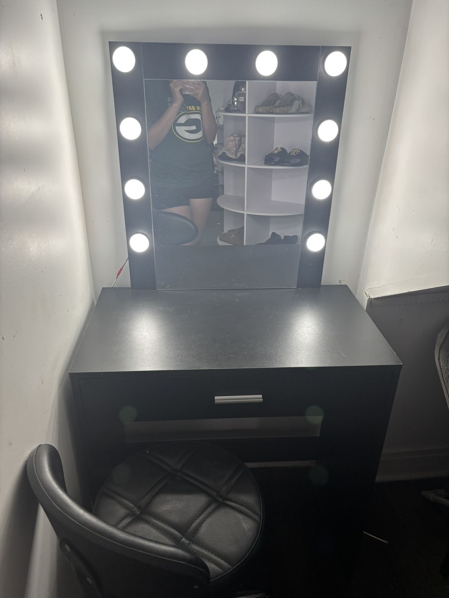 Black Vanity With Chair