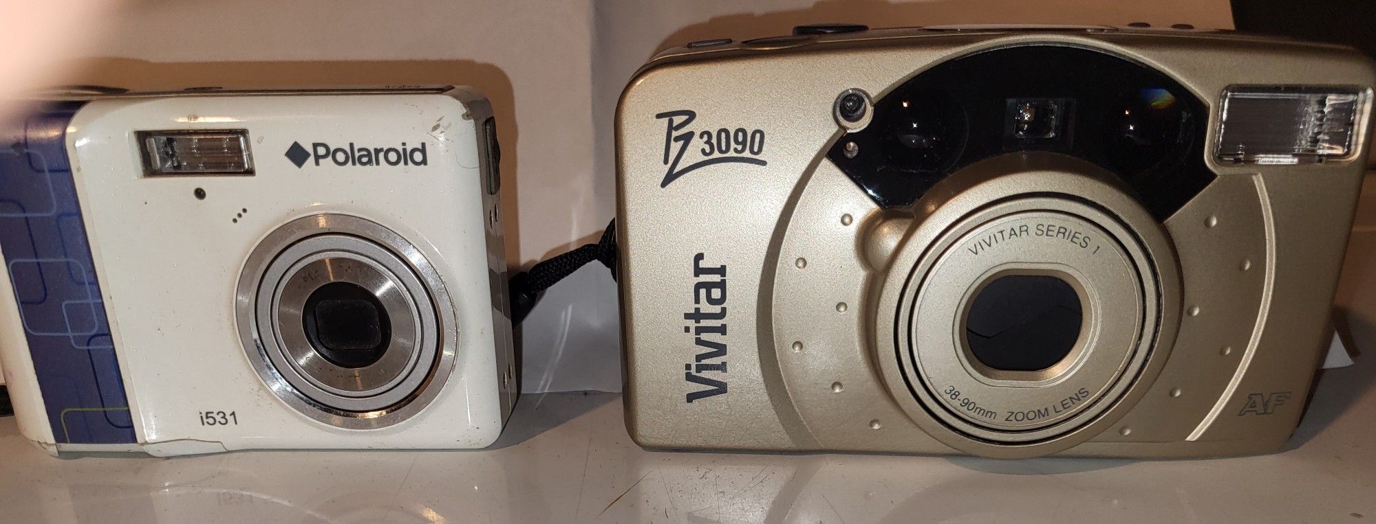 Polaroid I531 & Vivitar Pz3090 Cameras