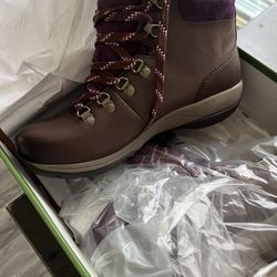 Snow Boots Size 8