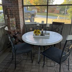 Table With 4 Chairs
