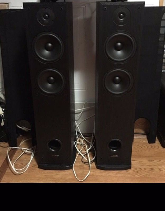 Polk Audio R50 Floor Standing Speakers in Excellent Condition Negotiable