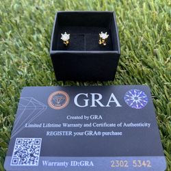 VVS1 Gold Stud Earrings 