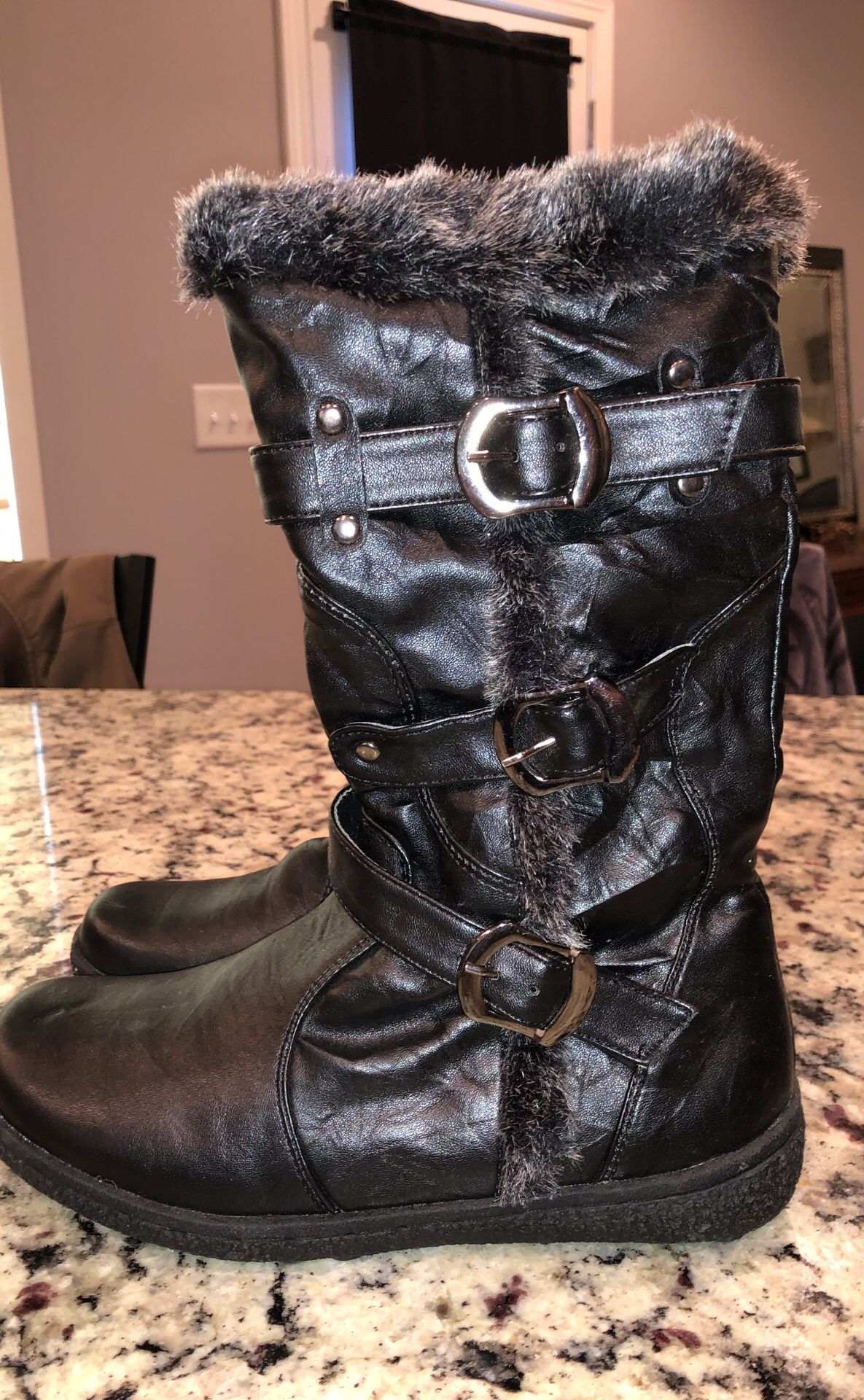 Girls Black Boots w/ Fur, Strap & Buckle Detail sz 3