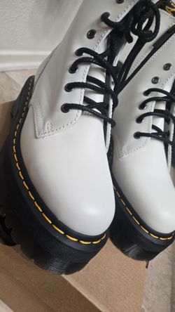DR. MARTENS ( UK Size 6/ US size 7)