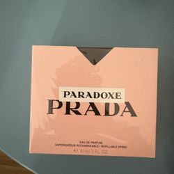 Prada Paradoxe Perfume