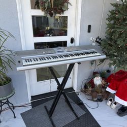 Yamaha DGX-205 Portable Keyboard