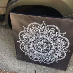 A Beautiful  Black And White  Picture , Almost New Would  Make The Home Looking Gorgeous 