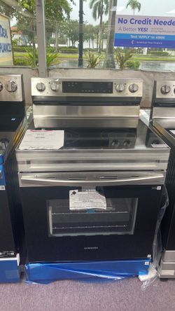 Samsung 6.3 cu. Ft. Smart Freestanding Electric Range with Steam Clean