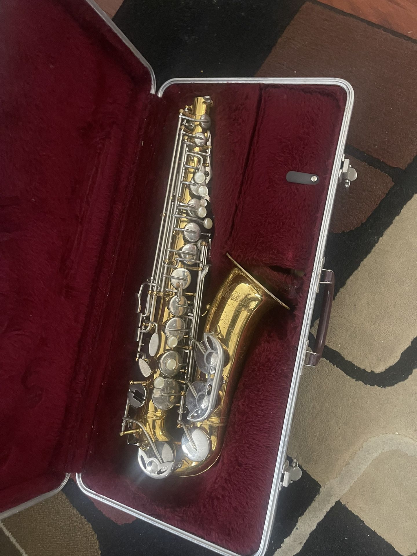 Armstrong Alto Saxophone. PLEASE READ DESCRIPTION 