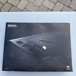 Wacom Intuos 4 Medium Size PTK-640 Pen Nibs Tips Mouse Like New COMPLETE IN BOX
