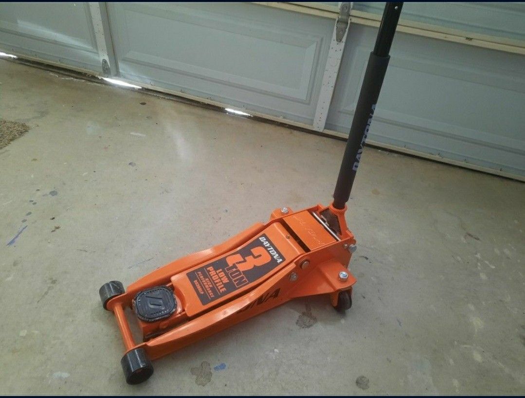 3 Ton Daytona Jack Brand New, Never Used Still In The Box $199.99 Firm Price
