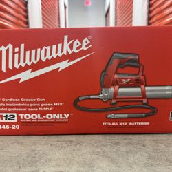 Milwaukee M12 12V Lithium-Ion Cordless Grease Gun (Tool-Only)