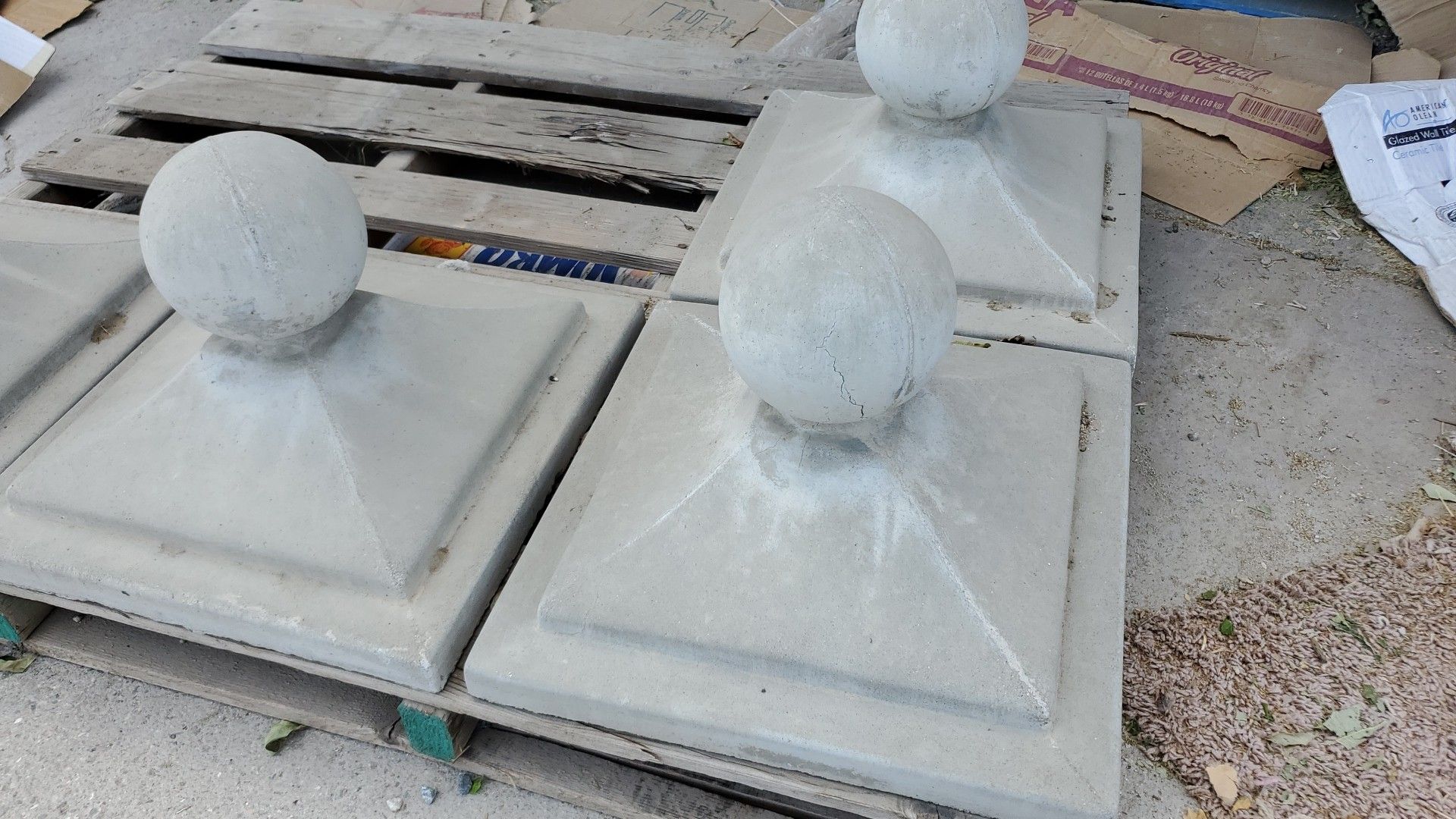 16X16 CEMENT CONCRETE COLUMN CAPS 25 EACH for Sale in Riverside, CA