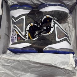NIKE LEBRON XIX
