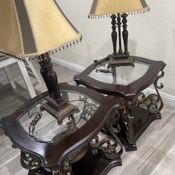 dos Mesas Con Dos Lámparas 