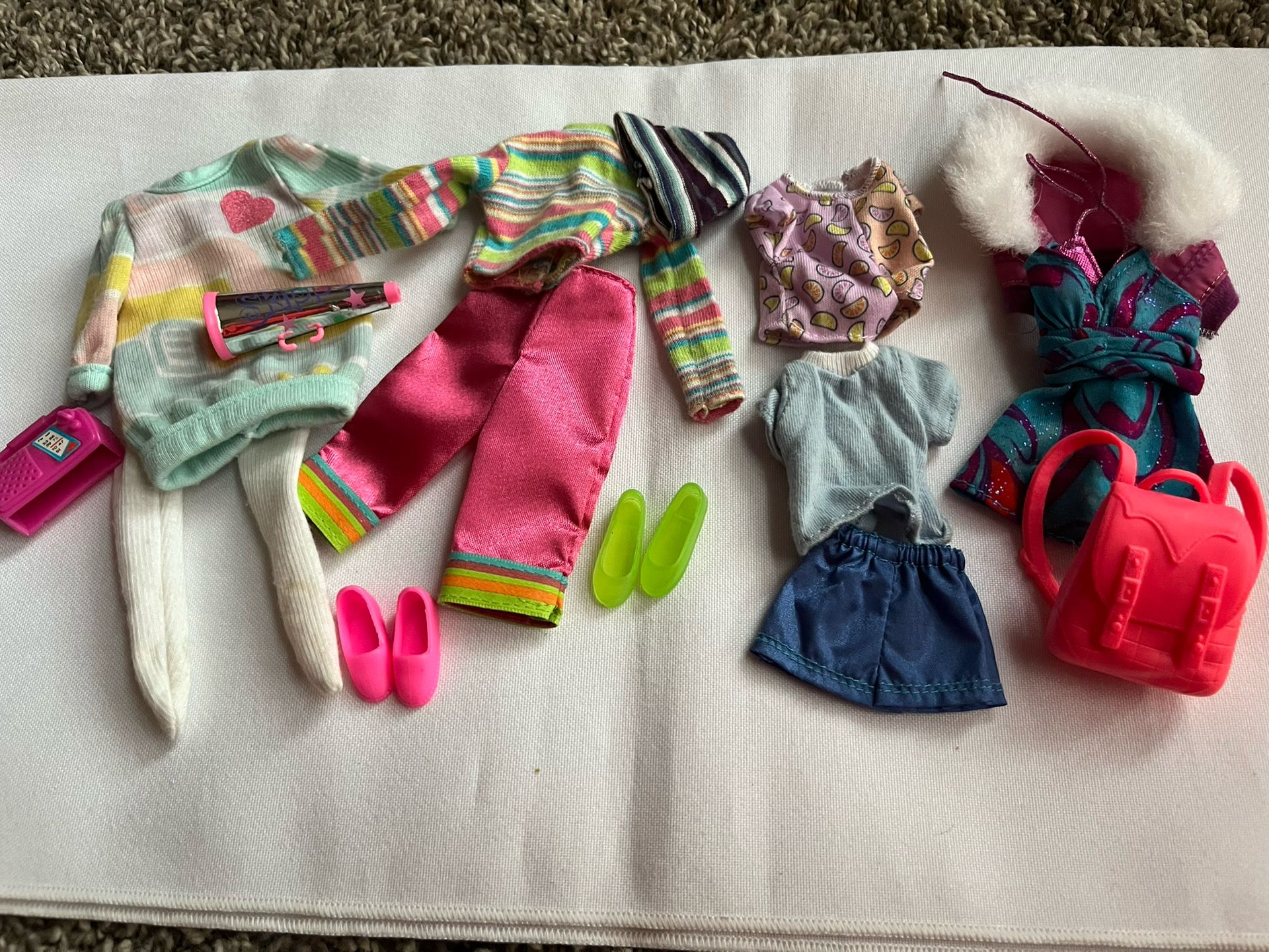 Barbies - Skipper Clothes