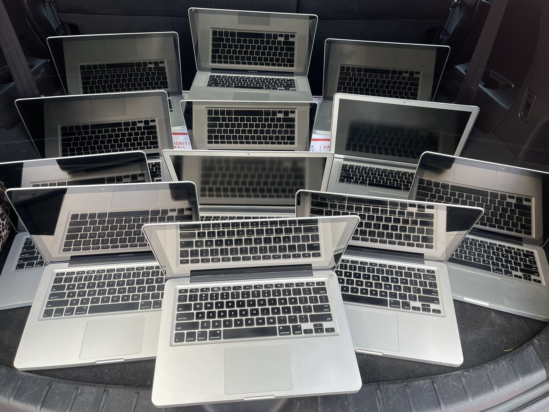 Apple MacBook Pro LOT of 12
