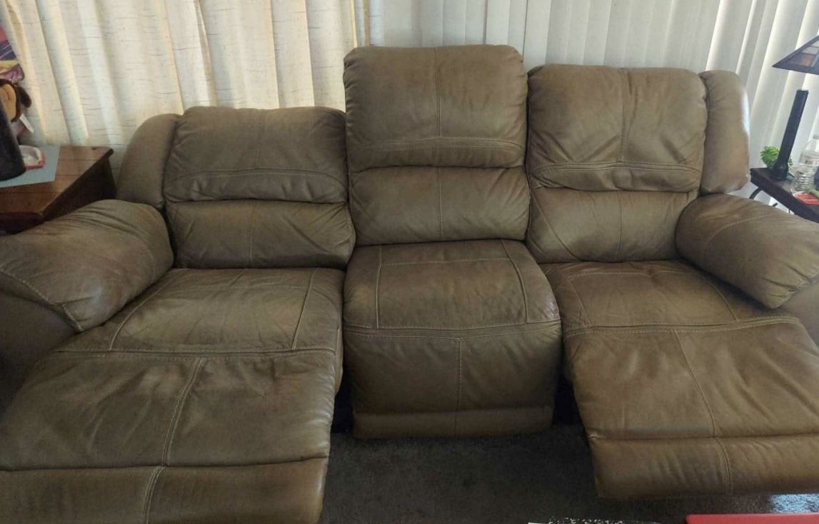 Very Comfy 3 Seater Recliner 