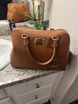 Mikael kors hand bag