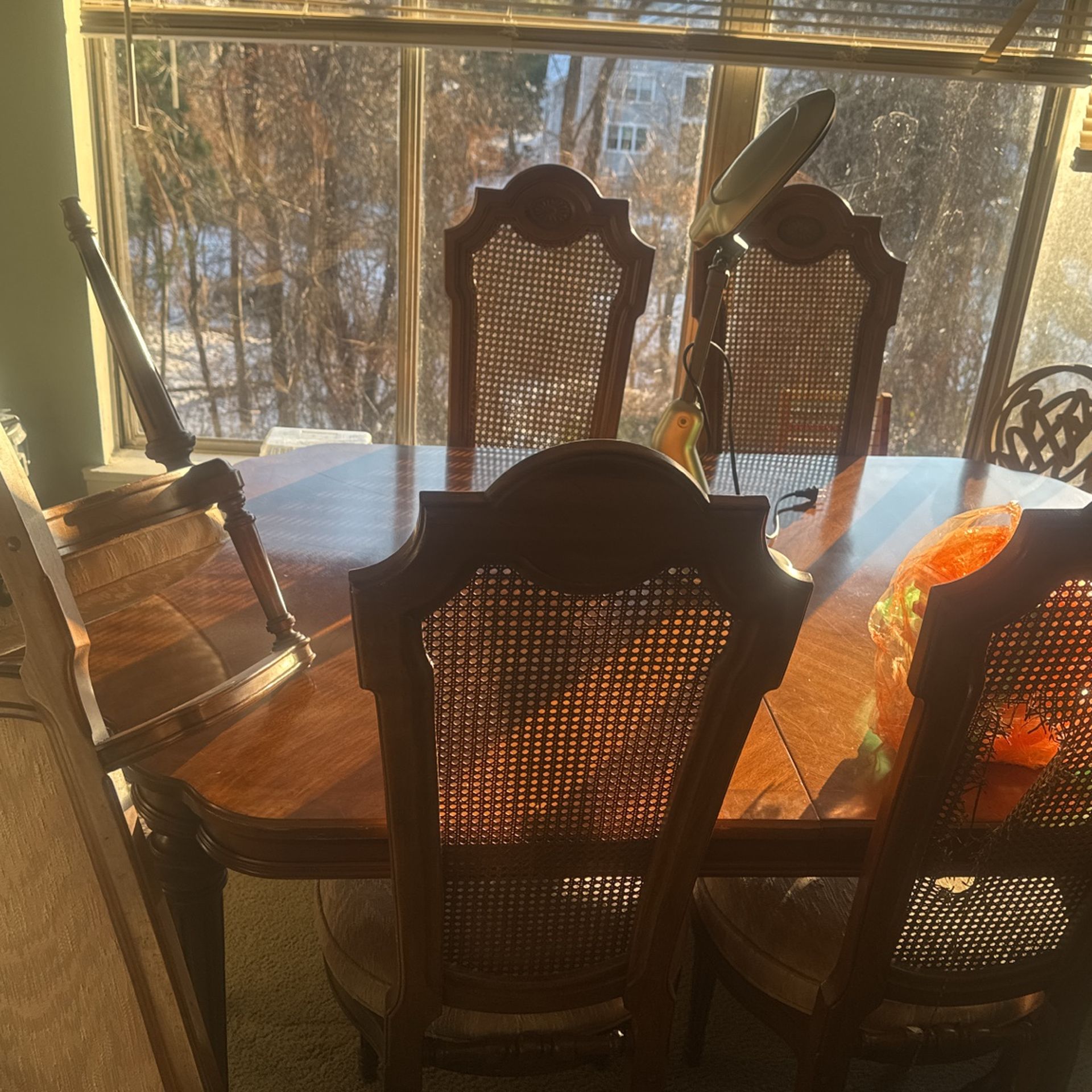 Estoy Regalando Este Juego De Comedor 5 Sillas 