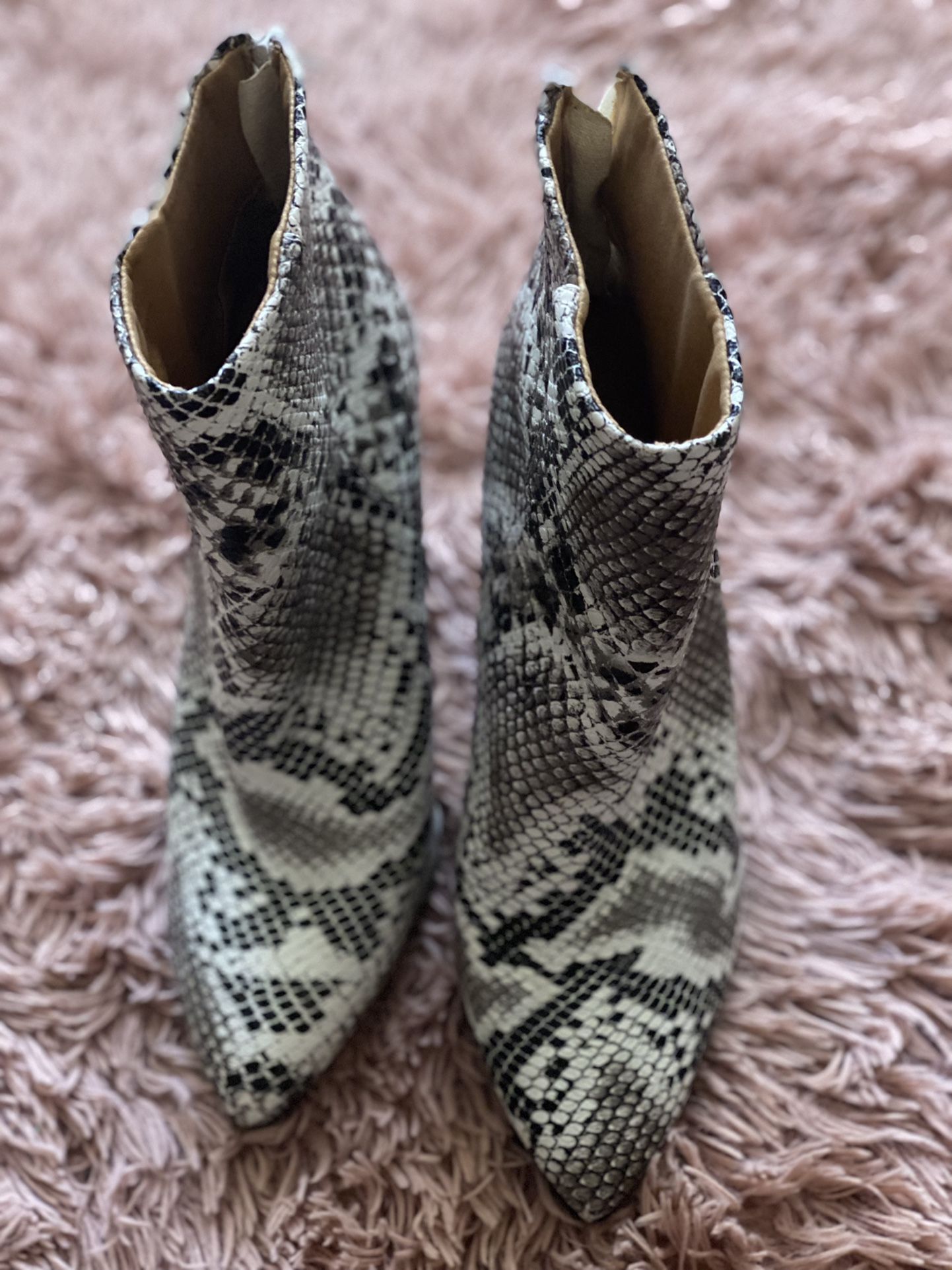 Woman’s Snake Skin Boots Size9 