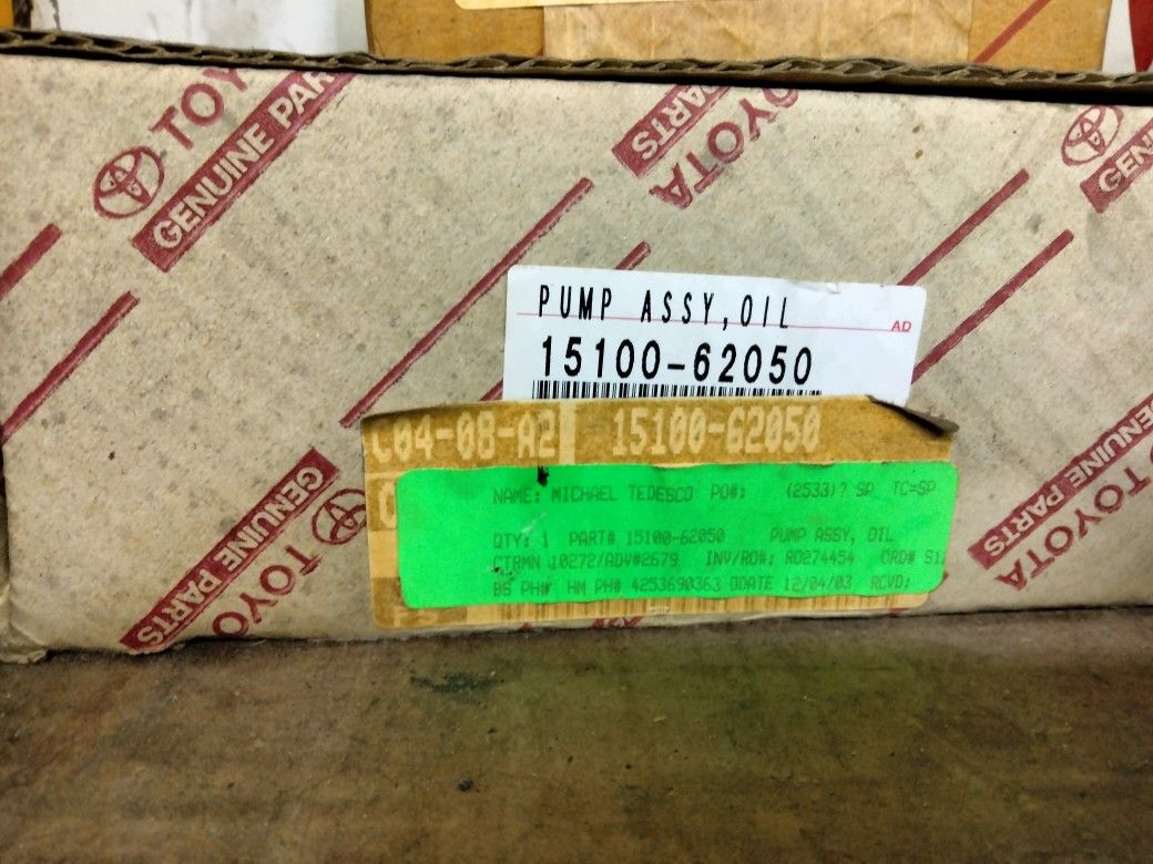 Brand new Toyota oil pump assembly 
