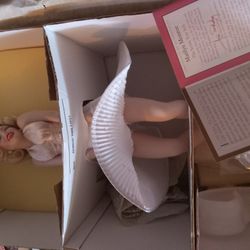 Real Marilyn Manroe Porcelain Doll From The Movie 7 Yr Itch With Authunification Certificate