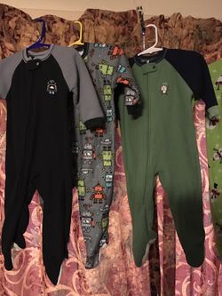 Boys 18 mo. Gerber zip up pjs w/feet