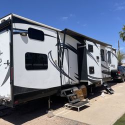 2016Jayco Seismic Wave Toy Hauler