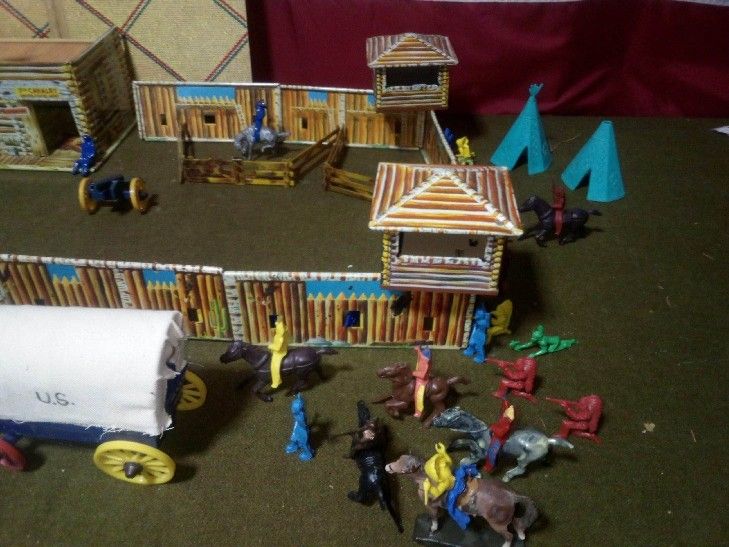 FORT COMANCHE PLAY SET