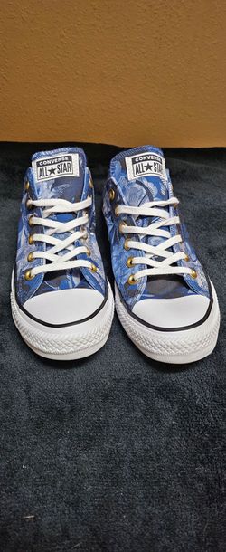 Women's size 8 Converse - New