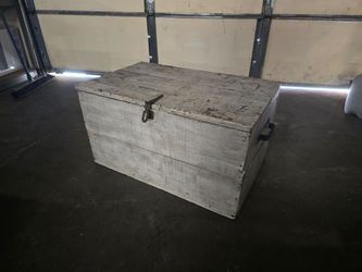 Antique White Naturally Distressed Wooden Trunk Chest