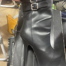 Woman’s Boots Size 7