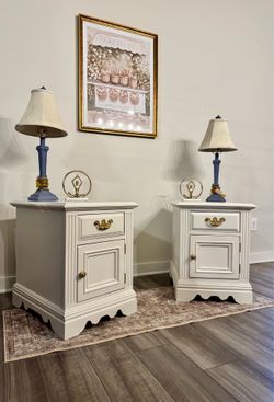 Broyhill Nightstand/Side tables