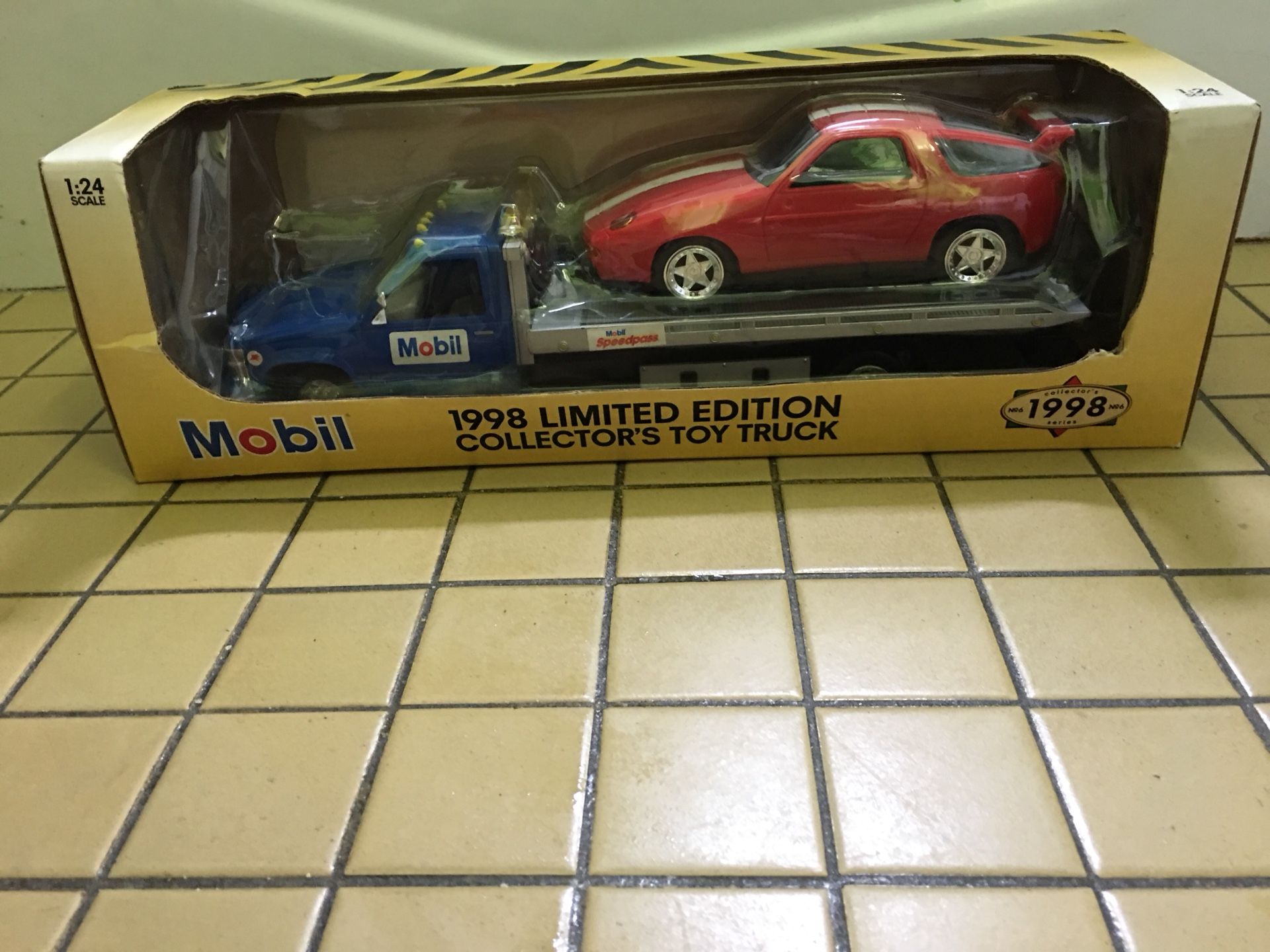 Mobil 1998 Limited Edition Collectors Toy Truck