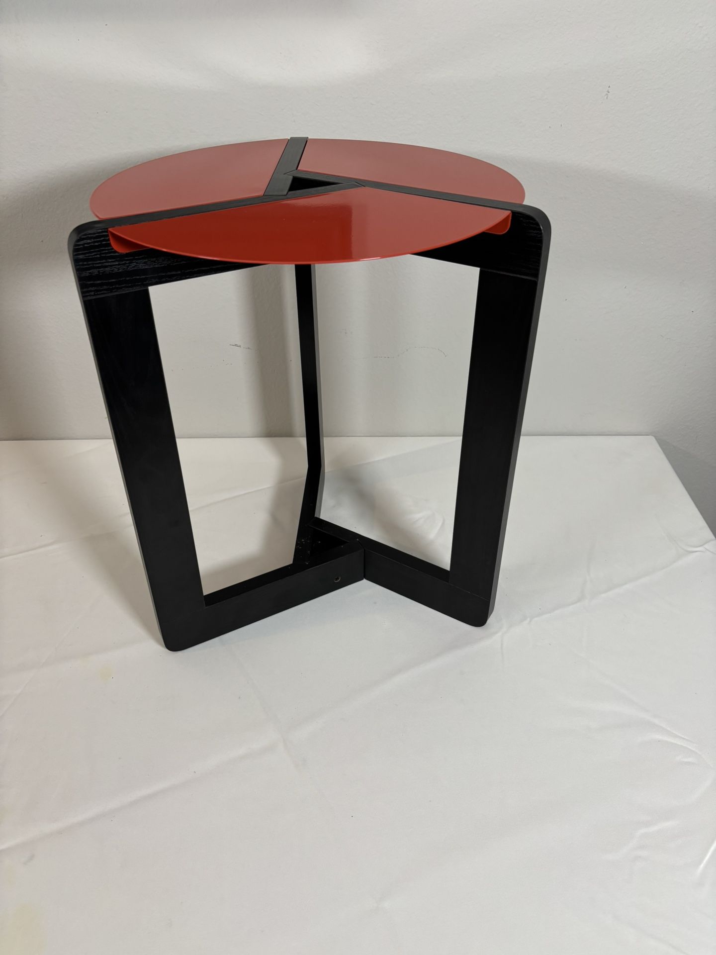 Side Table /Accent Table Brand new Fully assembled