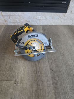 DEWALT
20-Volt MAX 7-1/4 in. Cordless Circular Saw (Tool Only)