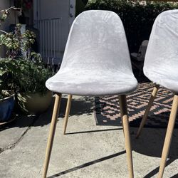 6 Chairs With Velvet Chair Covers